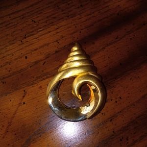 Tara Seashell Vintage Brooch